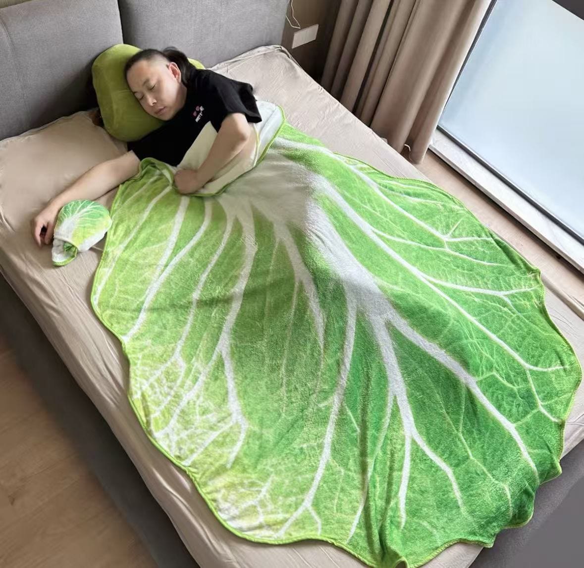 WrapHug Chinese Cabbage Flannel Blanket